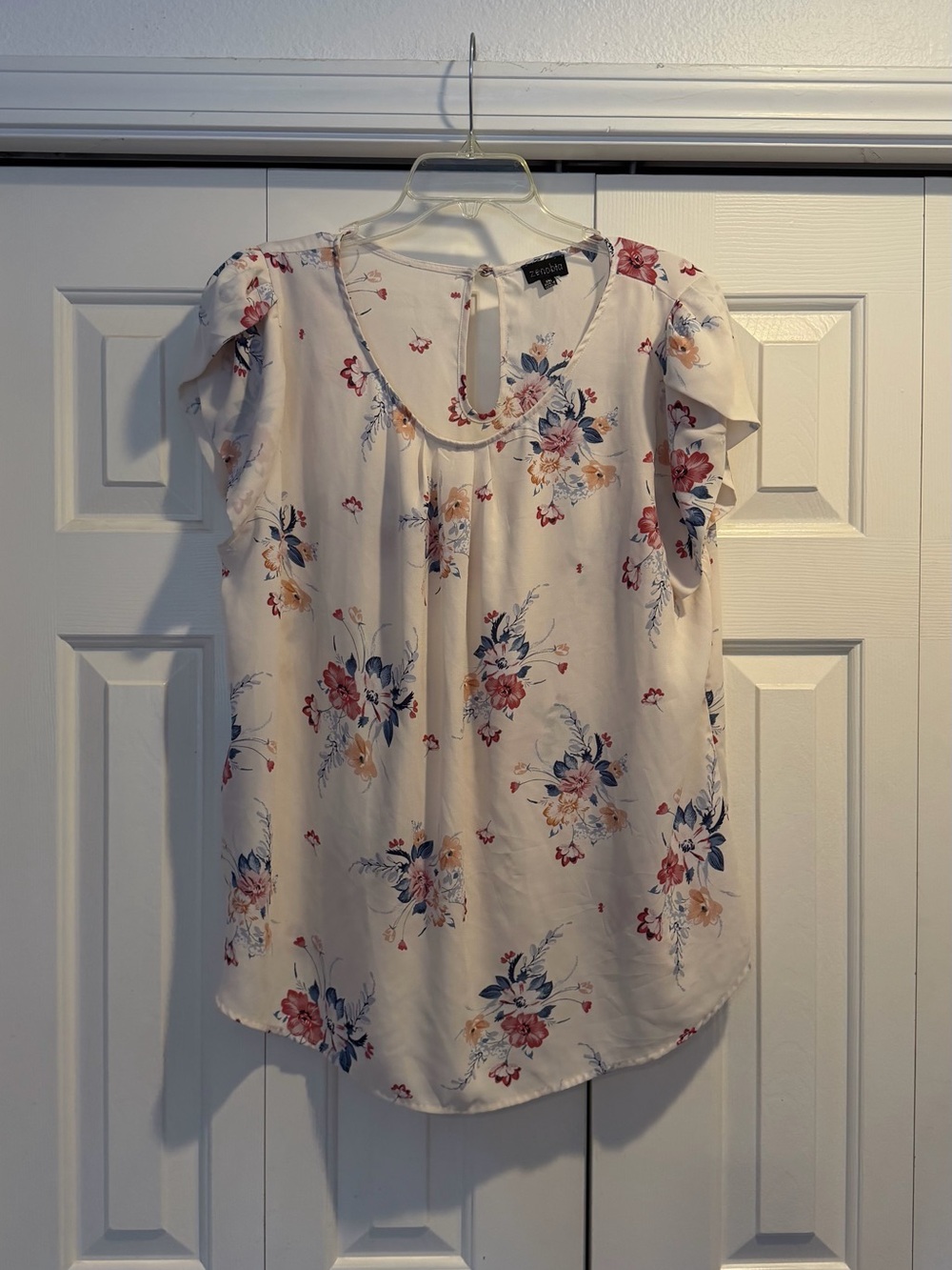 Zenobia Women's Short Flutter Sleeve Floral Chiffon Blouse